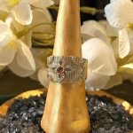 Bague bandeau sertie de pierres