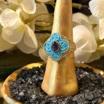 Chevalière fleur bleu